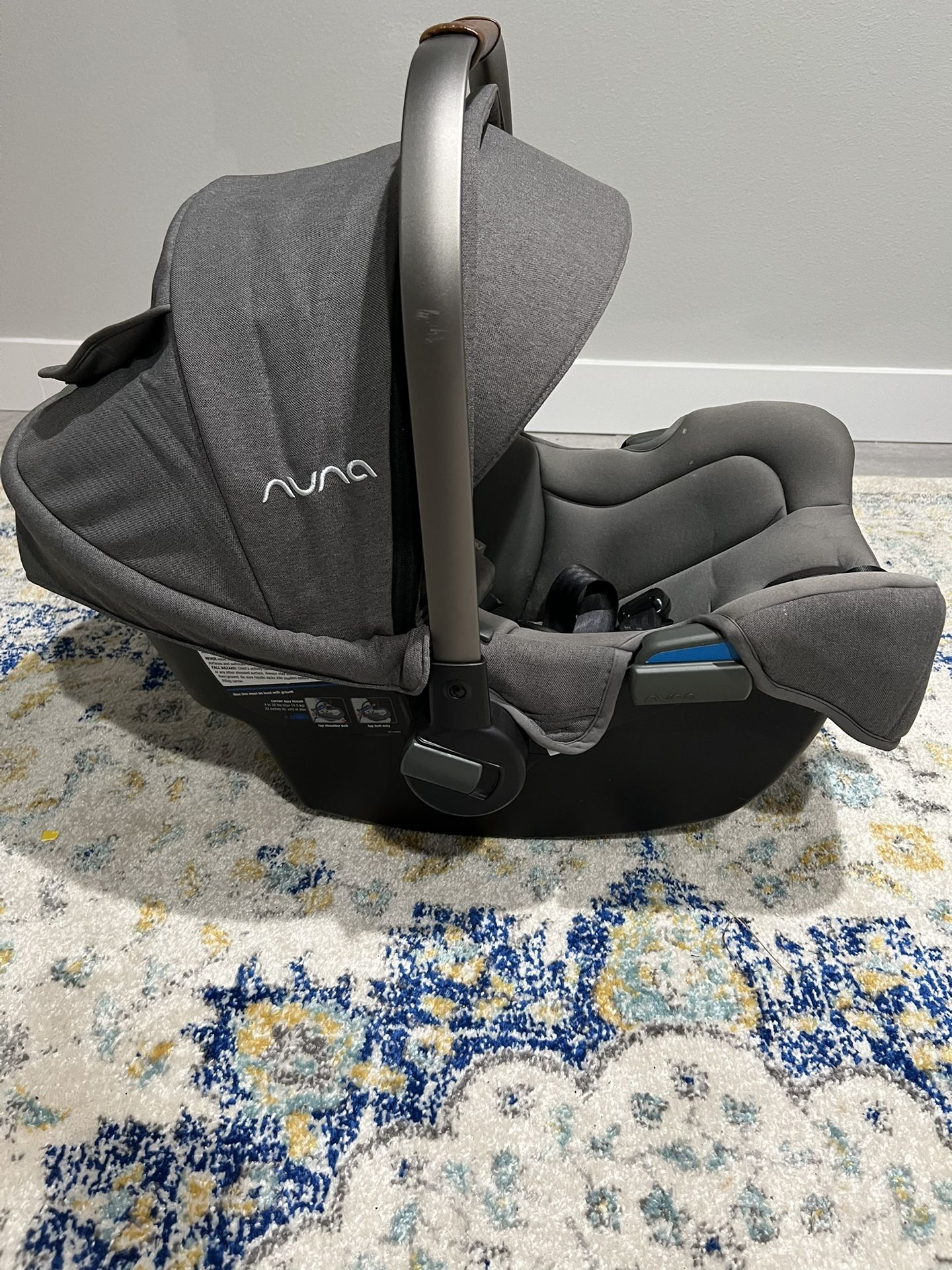 Nuna Pipa Car seat And 2 Bases