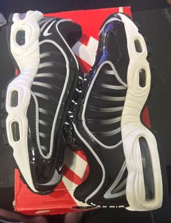 Air Max Women’s 6 and 6.5
