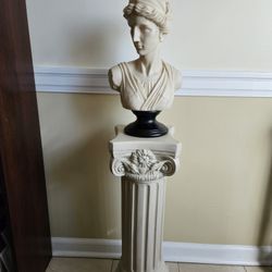 2 Greek Columns and Bust