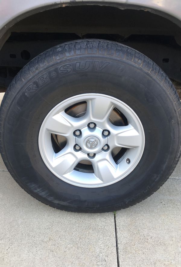 Toyota Tundra wheels off a 2005 all 4 200.00 for Sale in Fullerton, CA