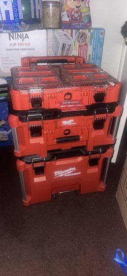 Milwaukee Packout modular rolling tool box system