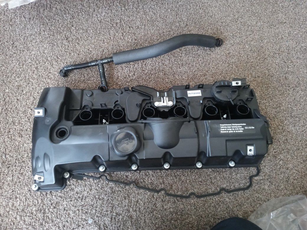 BMW N52 Valve Cover With Gas Kit