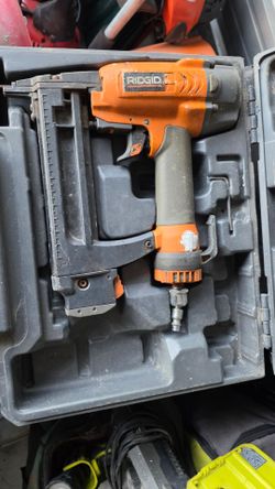 RIDGID Pneumatic Finish Nailer with Case