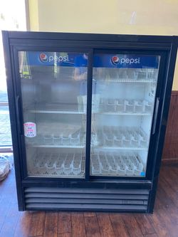 TRUE commercial Sliding Glass Door Refrigerated Merchandiser in working conditions