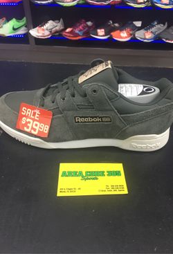 Reebok men’s classic sizes 8,8.5,9,9.5,10.5,11,11.5,12