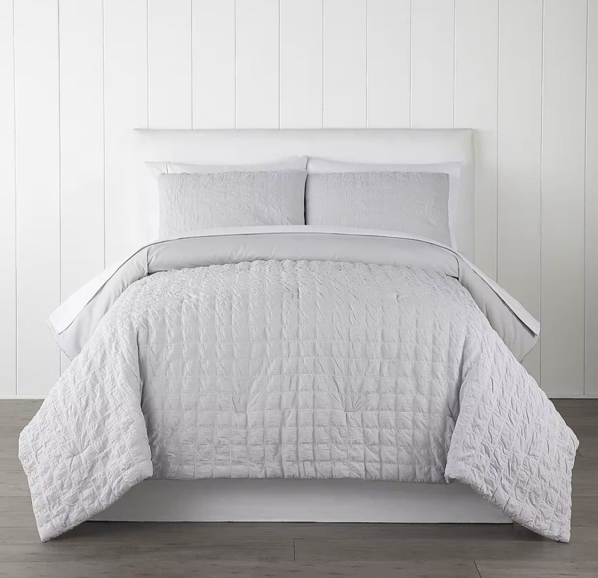 JC Penny Home essentials Comforter Set  King Size