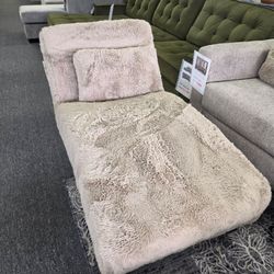 Plush Faux Fur Chaise Lounge 🚚WE DELIVER🚚