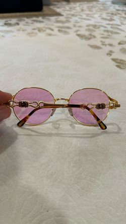 Hilton Park Lane Round Pink Lens Gold Frame Sunglasses lens with scratches but frame 24k in excellent condition