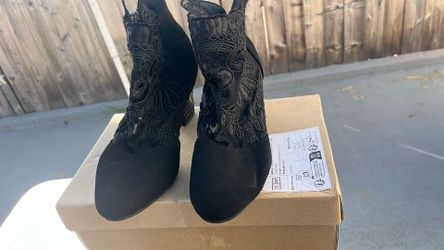 5 1/2 Woman’s Shoes 