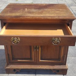 SOLID WOOD SIDE TABLE