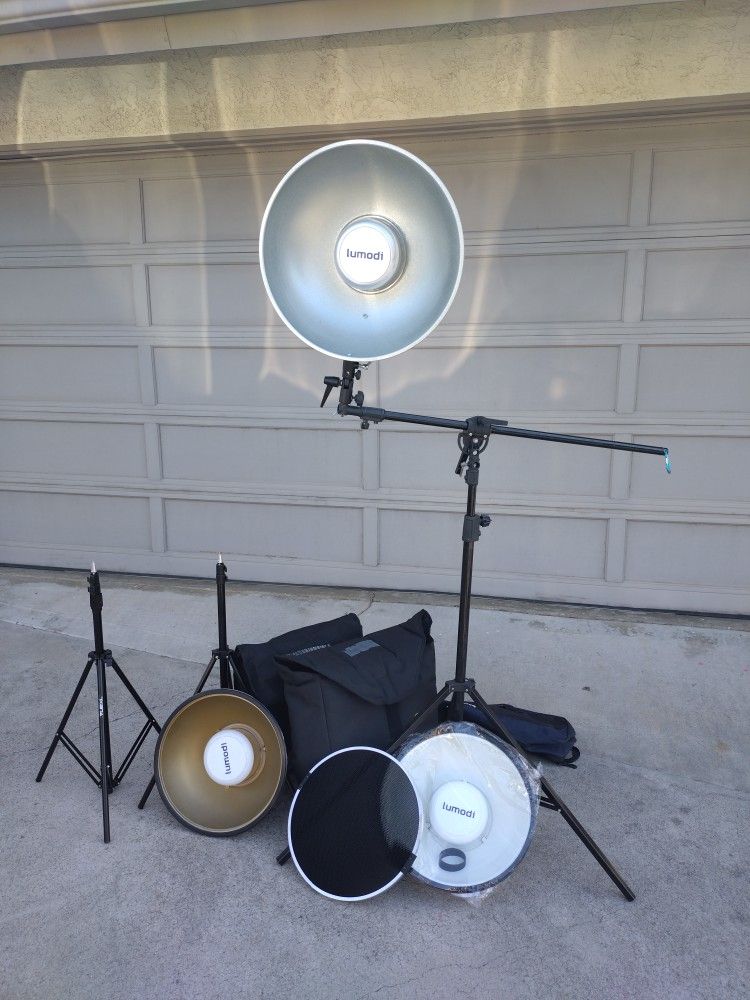 Large Speed light Beauty Dishes and Light Stands