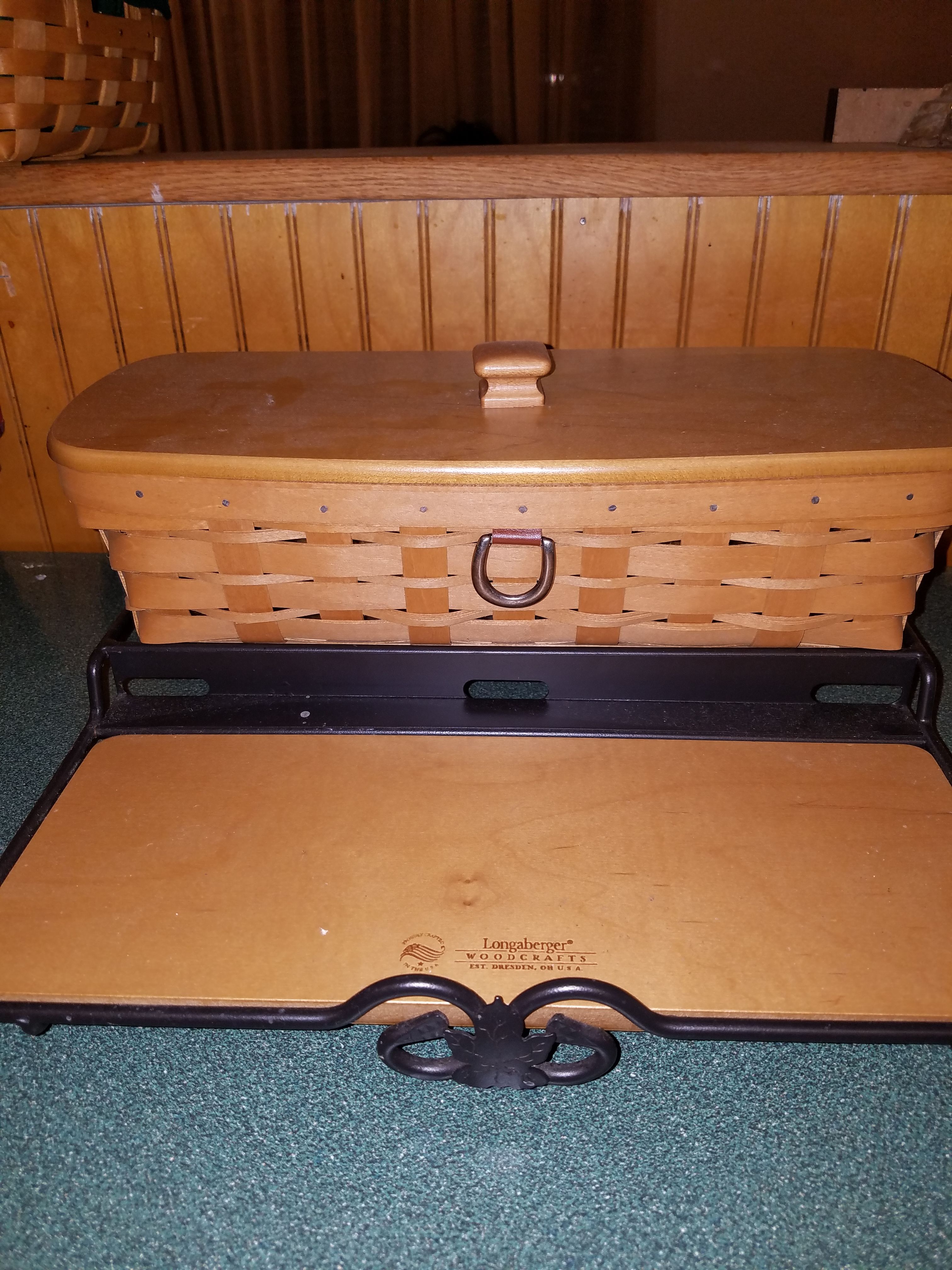 LONGABERGER CHARGING STATION WITH BASKET