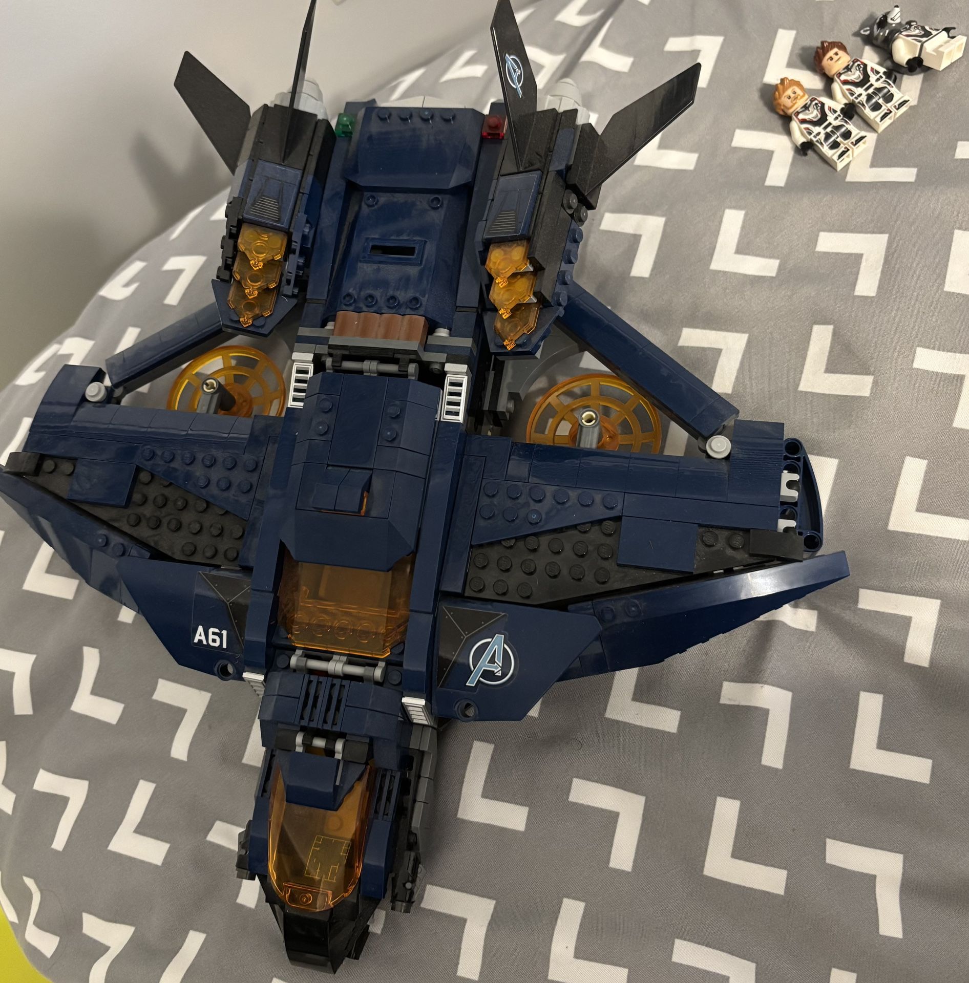 LEGO Avengers Plane W/minifigures
