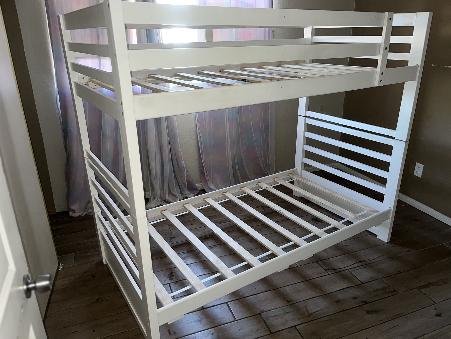 Bunk Bed/Twin beds