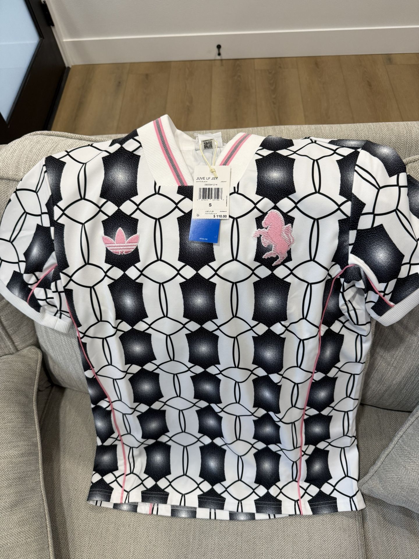 Juventus Soccer Jersey Size Small/Medium