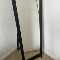 Mirror, black frame - Standing 