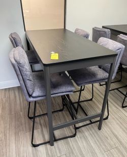 BLACK & GRAY HIGH TOP TABLE WITH 4 CHAIRS - 55''X27'' (LIKE NEW)
