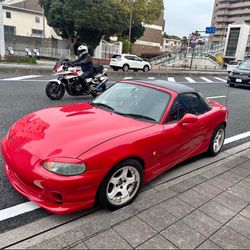 1998 n/b Mazda MX-5 Miata 