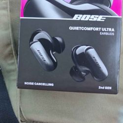BOSE Noise canceling yes In ear headphones, brand new sealed in box