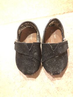 Black sparkling toms size 3t