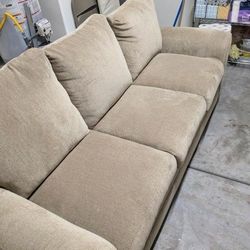 Couch,  In Great Condition! 