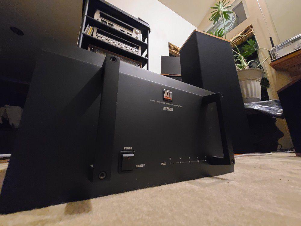 Power amplifier 250wpc x5 ati 2505 home theater