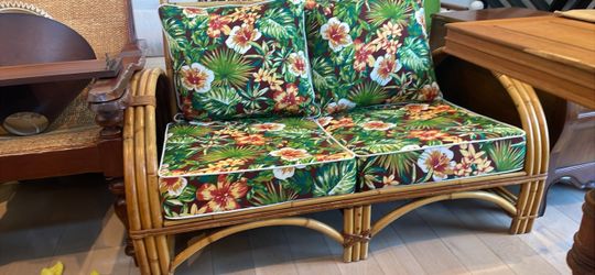 Gorgeous Vintage Mid-Century Modern Bamboo Rattan Loveseat.