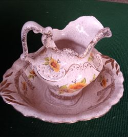 Vintage Beautiful Ceramic Pitcher and Wash Basin Set Victorian Style!