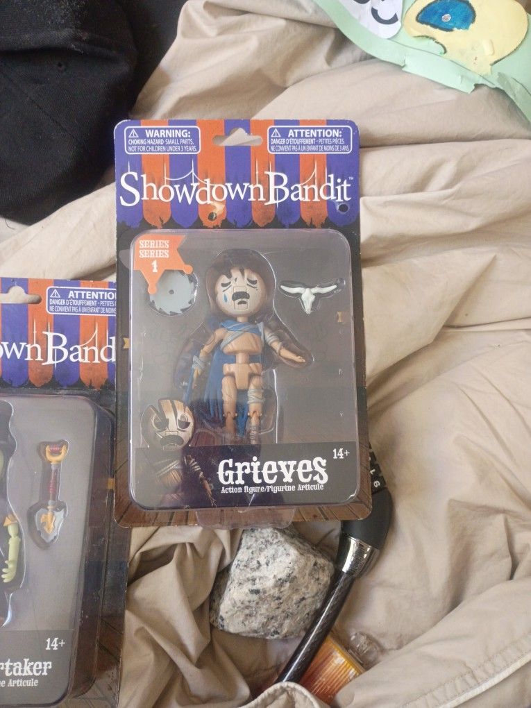 2 Figures From Showdown Bandit Video Game And Street Fighter Video Game Action Figures