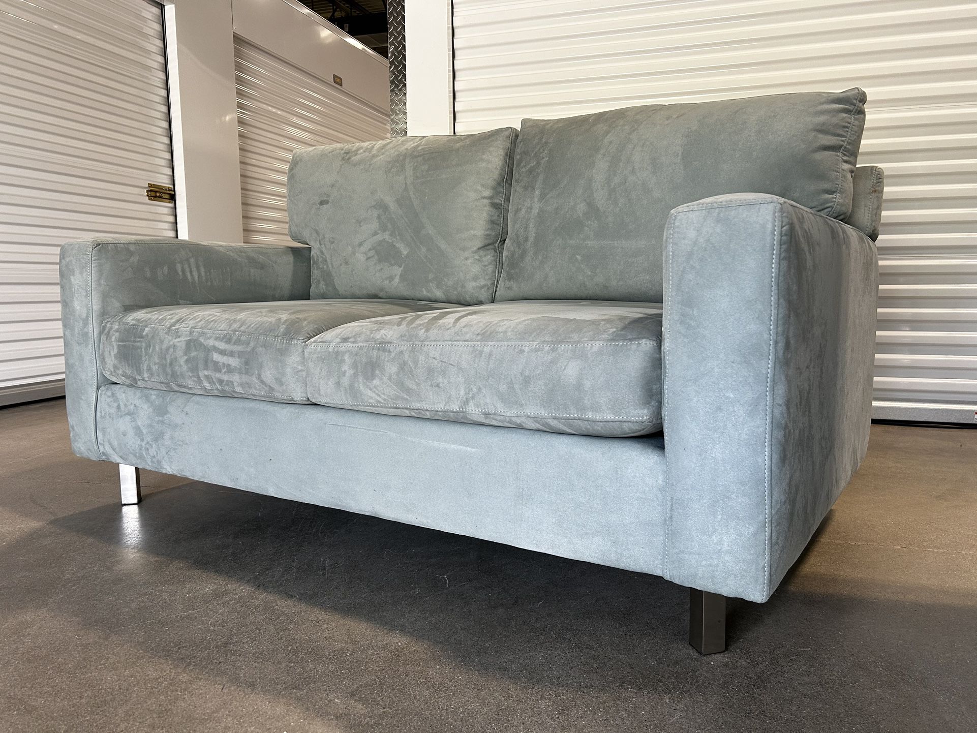 Free Delivery (Like New) Loveseat 