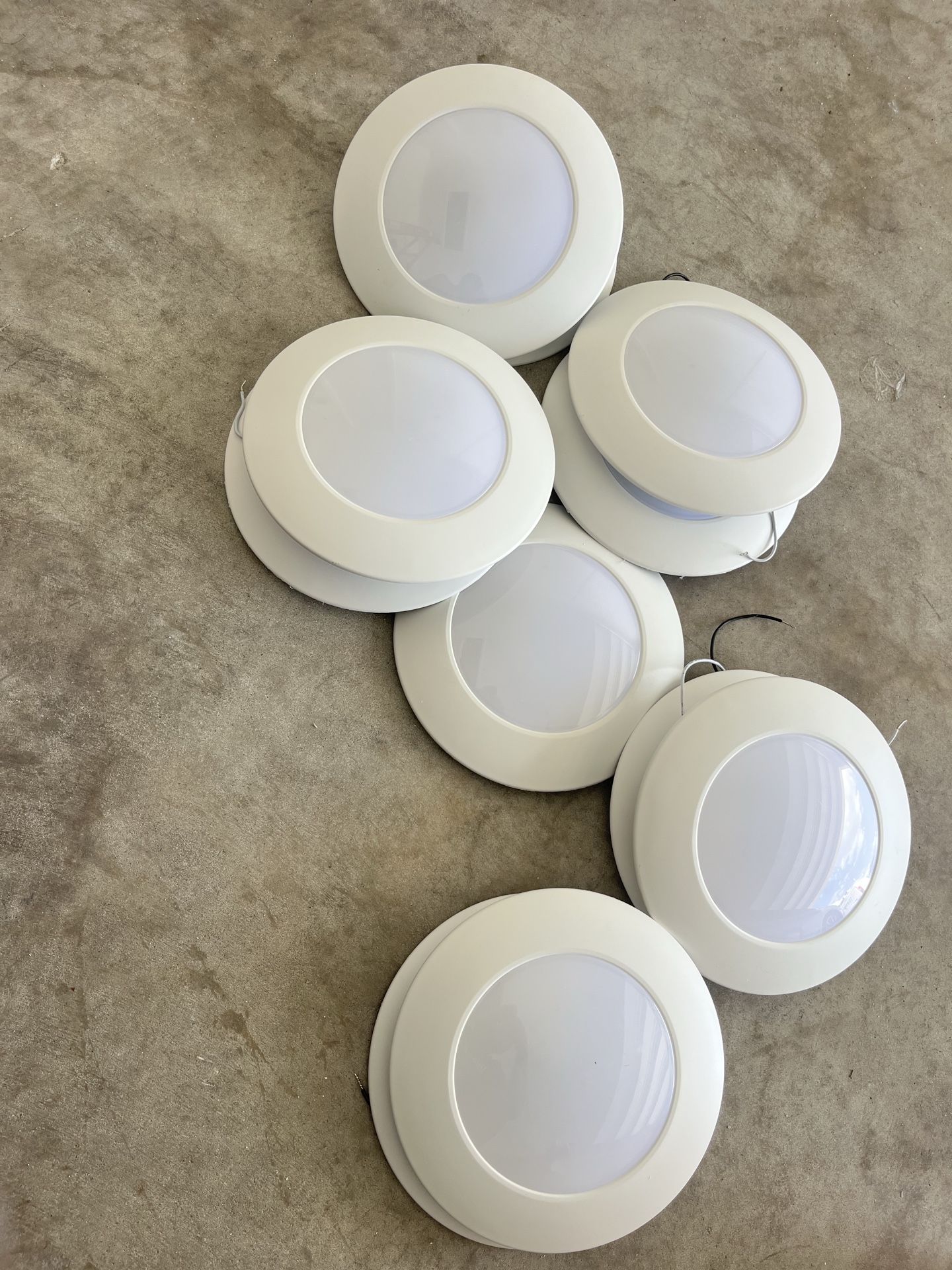 Halo HLC 6" White Trim Integrated 3000K LED Recessed Light Fixtures (lot Of 11)