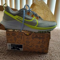 Nike React Pegasus Trail 4 Size 9 Mens.