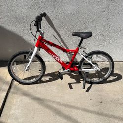 Red Woom kids bike size 3