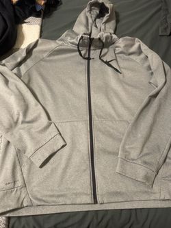 Men’s grey zip up