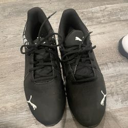 Men’s Pumas Size 9.5