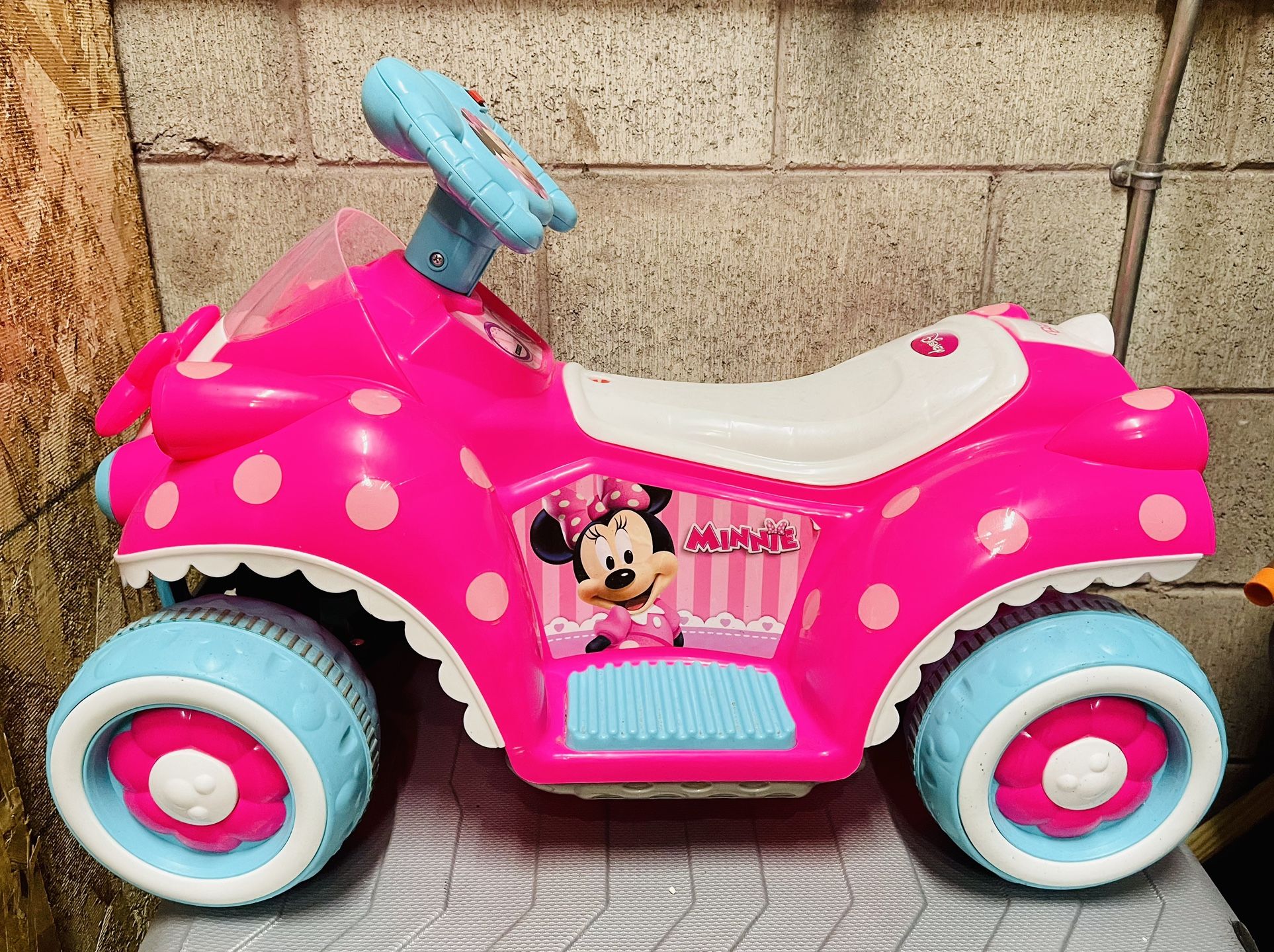 Beautiful Awesome Disney Minnie Mouse Kids Toddler Battery Powered Very Fun Ride-On Toy vehicle which kids will LOVE riding this beauty ππ€©π