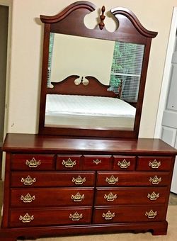 Thomasville 9 Drawer Cherry Wood Dresser & Mirror