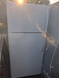 Frigidaire Refrigerator like new works great