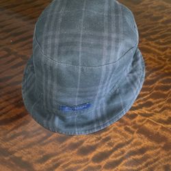 BURBERRY BUCKET HAT