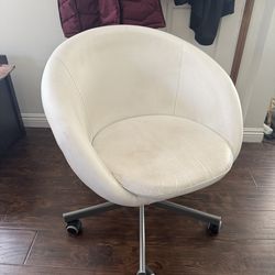White desk chair on wheels