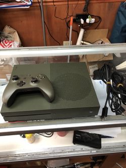 Xbox one S battle field edition with two games