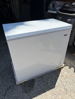 [Pending pickup] Chest Freezer, Clean, Works Great