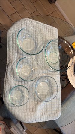 Assorted clear glass mixing  baking cooking bowls all in excellent condition .