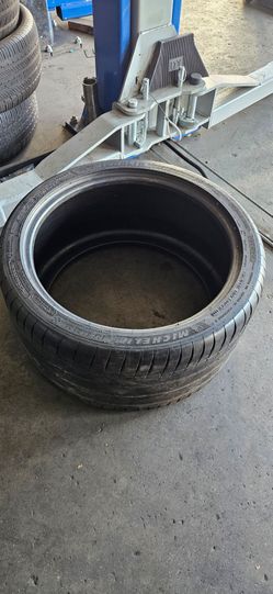305/30/20 Michelin runflat tire 305 30 20