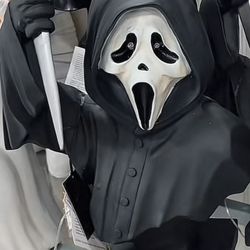 Viral Ghost Face Statue 