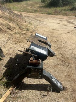 Reese 5th Wheel Rail Mount Hitch