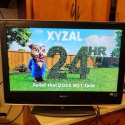 Sony 32 Inchesh TV  Works Great  Multiple Inputs HDMI/Av/Component/