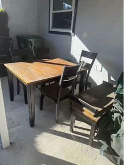 Wood dining table w/ 4 chairs & removable expanding leaf