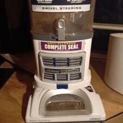 Shark Navigator Lift-Away Deluxe Vacuum