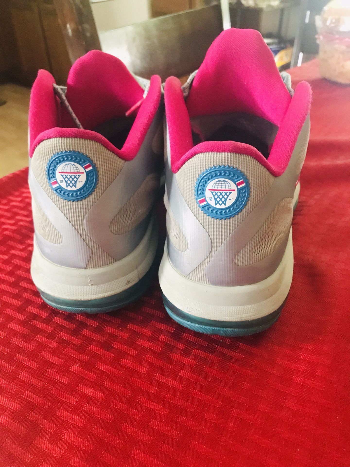 Nike Lebrons size 10 men’s